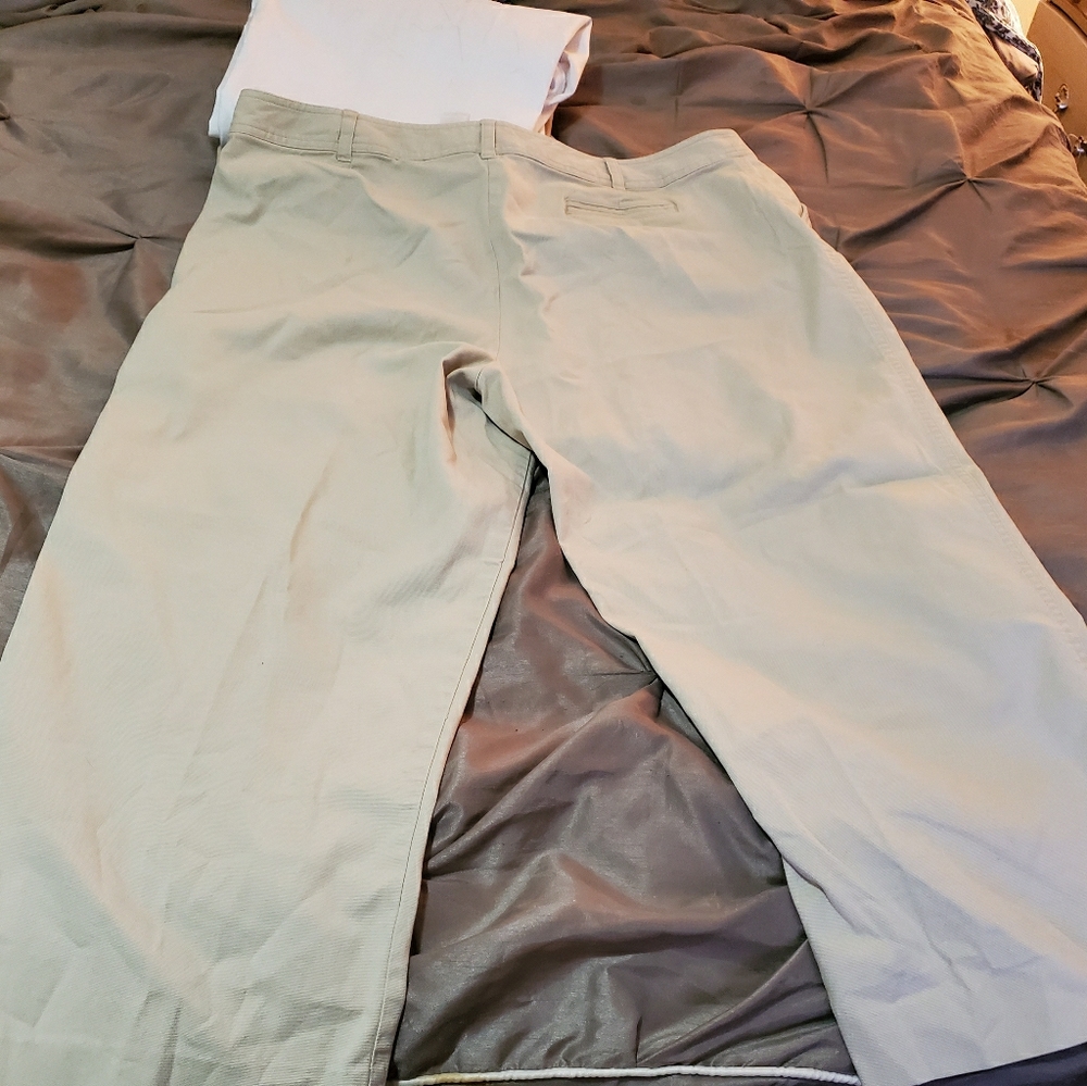 Emma James capris by Liz Claiborne Company